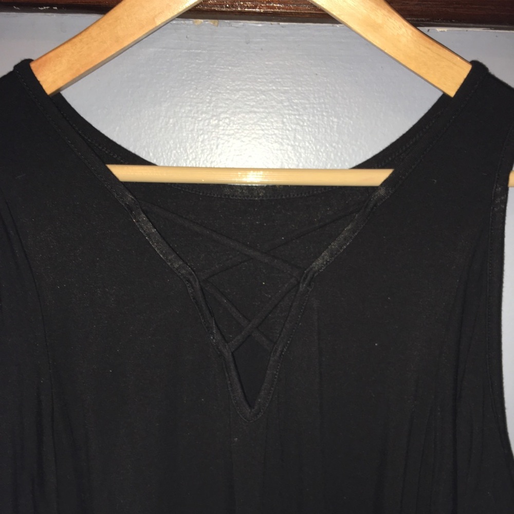 Alya • Little Black Dress Cold Shoulder LBD 🖤 - Picture 4 of 6
